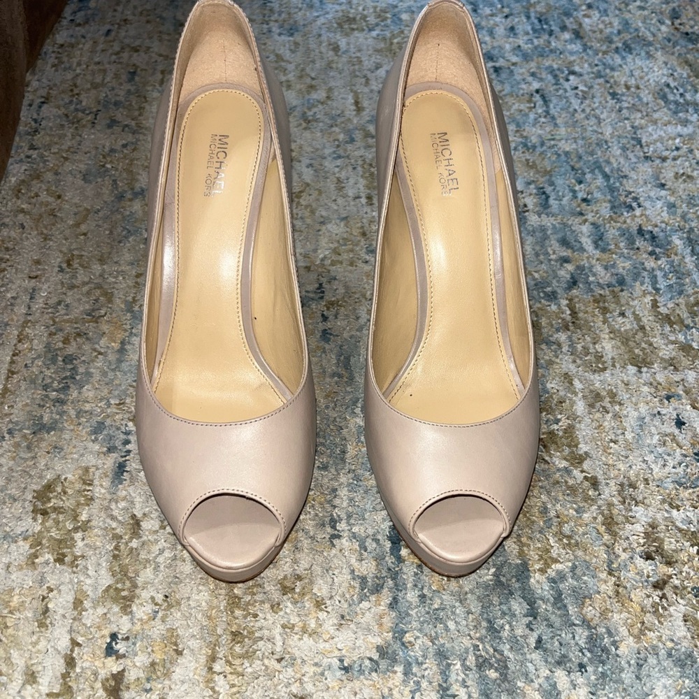 Michael Kors Women's Peep Toe Platform Leather Pumps - Beige Taupe Tan Size 8.5